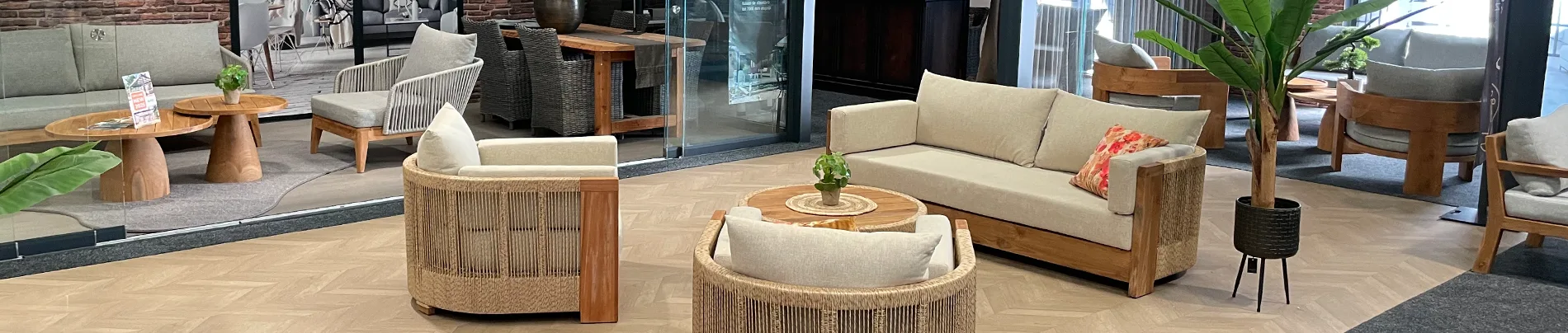 Outdoor tuinmeubelzaak en zijdeplanten in Losser, Twente